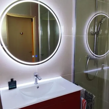 Apartman Front De *